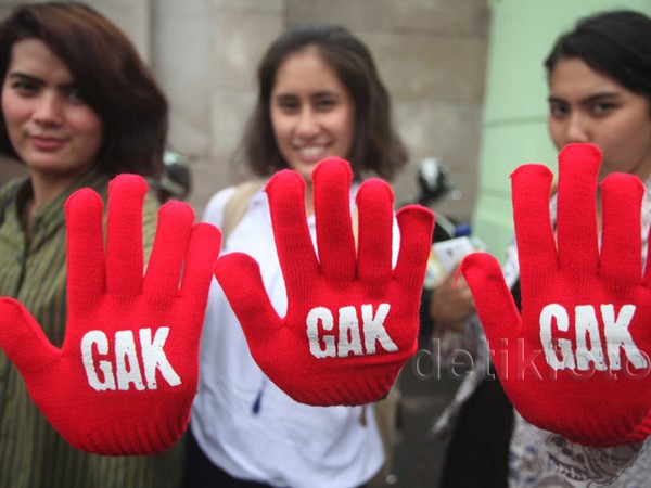 Aksi Bersihkan DPR