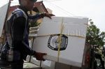 KPUD Depok Distribusikan Logistik Pilkada