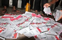 Pemusnahan disaksikan oleh Panitia Pengawas Pemilu (Panwaslu) dan Polri. Lamhot Aritonang/detikFoto.