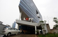  Gedung LKPP itu setinggi 13 lantai.