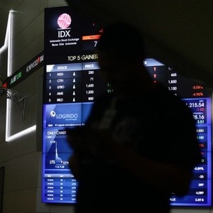 Turunnya Harga Minyak Dunia Beri Sentimen Negatif