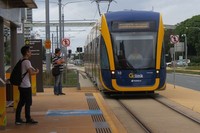 Gold Coast di Australia punya angkutan umum nyaman untuk wisatawan berupa trem. Jakarta dulu juga pernah punya, sayang sudah tinggal sejarah (Fitraya/detikTravel)