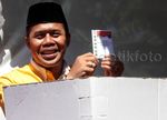 Calon Wakil Walkot Depok Nyoblos Bareng Istri