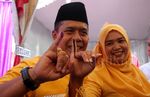 Calon Wakil Walkot Depok Nyoblos Bareng Istri