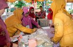 Jadi Petugas KPPS, Ibu PKK Berkebaya