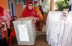 Jadi Petugas KPPS, Ibu PKK Berkebaya
