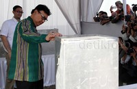 TPS tersebut merupakan tempat memilih walikota petahanan Airin RAchmi Diany.