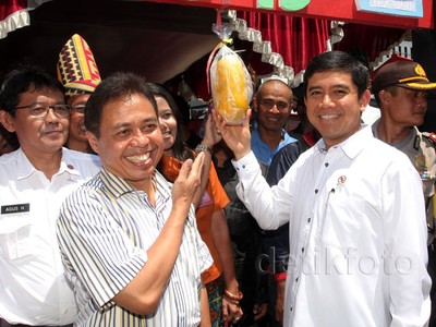 Menteri Yuddy Tinjau TPS di Depok