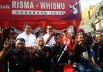 Pendukung Risma-Whisnu Cukur Gundul