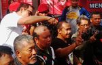 Pendukung Risma-Whisnu Cukur Gundul