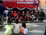 Pendukung Risma-Whisnu Cukur Gundul