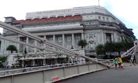 Gedung Fullerton dibangun pada 1928. Awalnya gedung ini digunakan sebagai Kantor Pos, lalu sebagai kantor pemerintahan dan diubah menjadi hotel pada 2001.
