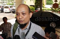 Novel mengaku tidak tahu kenapa pelimpahan tahap dua kasus yang diduga menjeratnya itu bolak-bolak. Menurut Novel, hal itu silakan ditanyakan ke penyidik.     
