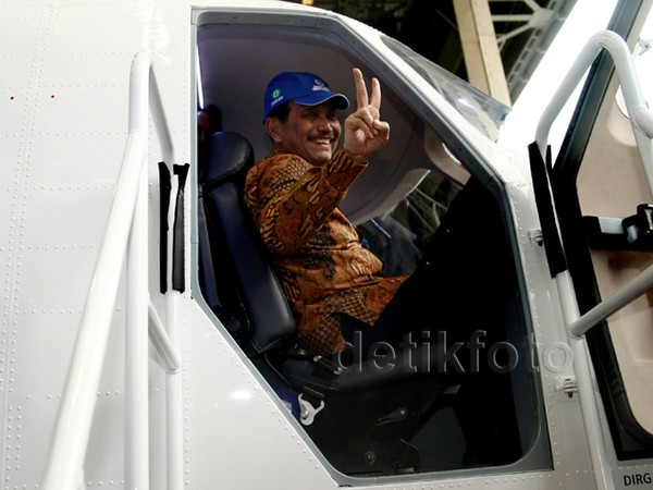 Luhut Perkenalkan Pesawat N219 ke Publik