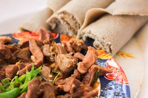 Injera dan Doro Wat, Makanan Khas Ethiopia yang Enak dan Sehat! (1)
