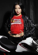 Honda Ladies Beraksi dengan CB150R Streetfire