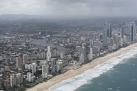Inilah pemandangan pantai di Gold Coast, Australia. Gold Coast menawarkan cara keren untuk menikmati pemandangan, yaitu naik helikopter (Fitraya/detikTravel)