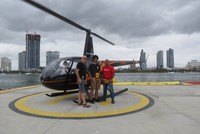 Penerbangan ini tidak lama, hanya 10 menit. Kami pun berfoto bersama usai penerbangan ini (Fitraya/detikTravel)