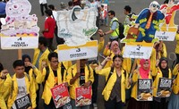 Mahasiswa membawa berbagai poster. Lamhot Aritonang/detikFoto.