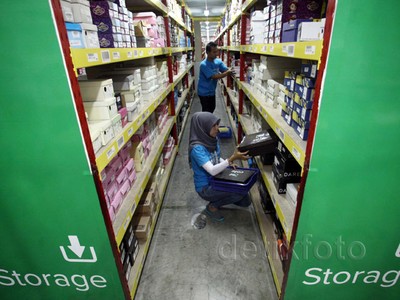 Melihat Kesibukan Gudang Toko Online di Harbolnas