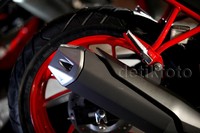 All New Honda CB150R StreetFire mengaplikasikan rangka teralis yang memiliki keseimbangan yang tinggi antara kekuatan dan kelenturan berkat pengaplikasian alumunium engine hanger.