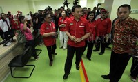 Ahok meninjau RSUD Pasar Minggu yang baru saja diresmikannya.