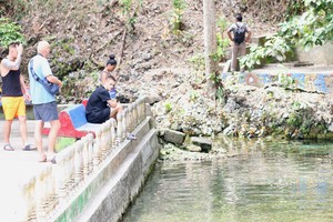 Ini Turis-turis yang Jatuh Cinta Pada Ambon