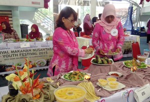 Kepiting, Jelai dan Buah Naga Jadi Bahan Campuran Nasi Bakar