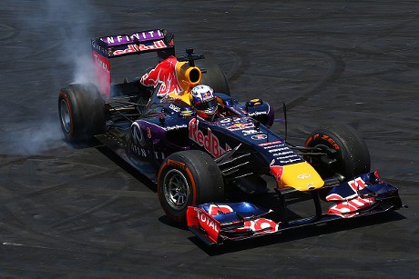 Agar Mobil F1 Kembali Berteriak, Ricciardo Inginkan Mesin V8 Kembali
