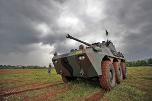 Pindad Lakukan Uji Tembak Panser Badak 90 Mm