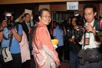 Alexander meninggalkan ruang rapat Komisi III usai menjalani uji kepatutan dan kelayakan calon pimpinan KPK. Pool/Lamhot Aritonang/detikFoto.