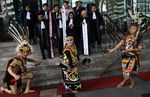 Aksi Tari Sumpit di Depan Gedung KPK