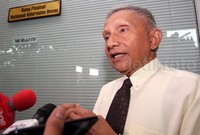 Amien Rais memberikan keterangan pers. Terkait Freeport, menurut Amien diperlukan ketegasan pemerintah dalam bersikap. Pool/Lamhot Aritonang/detikFoto.