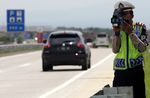 Polisi Cek Kecepatan Kendaraan di Tol Cipali