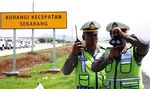Polisi Cek Kecepatan Kendaraan di Tol Cipali