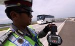 Polisi Cek Kecepatan Kendaraan di Tol Cipali