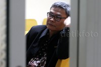 Johan Budi menunggu uji kelayakan dan kepatutan Capim KPK. Pool/Lamhot Aritonang/detikFoto.