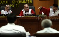 Sidang itu dipimpin oleh politisi Gerindra Sufmi Dasco Ahmad.