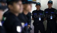 Tidak ada penjagaan ketat dari puluhan Pamdal atau polisi seperti saat sidang Novanto.