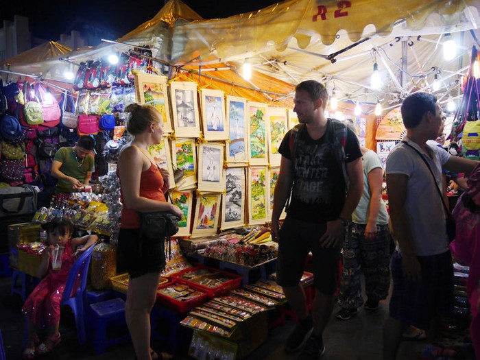 Ini Video Serunya Belanja di Pasar Ben Tanh, Ho Chi Minh