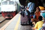 Jelang Natal, Stasiun Senen Dipadati Pemudik