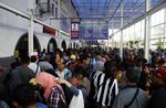 Jelang Natal, Stasiun Senen Dipadati Pemudik