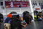 Jelang Natal, Stasiun Senen Dipadati Pemudik