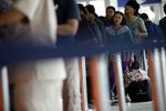 Jelang Natal, Stasiun Senen Dipadati Pemudik