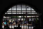 Jelang Natal, Stasiun Senen Dipadati Pemudik