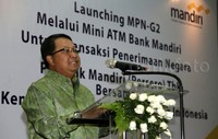 Wakil Direktur Utama Bank Mandiri Sulaiman A. Arianto memberikan sambutan. Menurutnya mini ATM tersebut juga dapat menerima pembayaran Pendapatan Negara Bukan Pajak (PNBP) dan cukai.
