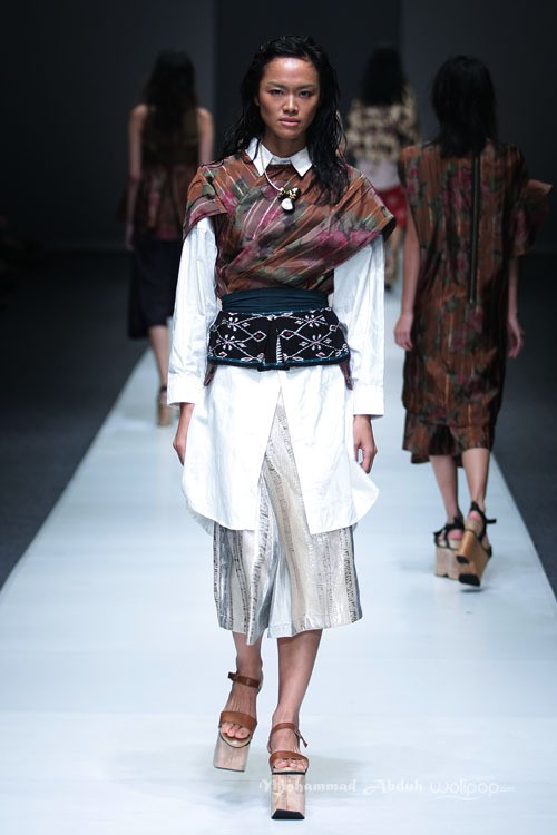 Lulu Lutfi Labibi Eyes to the Future Dewi Fashion Knight. Jakarta Fashion Week 2016 at Senayan City. Jakarta. [Foto: Mohammad Abduh/Wolipop]