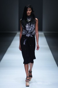 Lulu Lutfi Labibi Eyes to the Future Dewi Fashion Knight. Jakarta Fashion Week 2016 at Senayan City. Jakarta. [Foto: Mohammad Abduh/Wolipop]