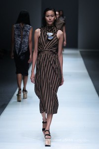 Lulu Lutfi Labibi Eyes to the Future Dewi Fashion Knight. Jakarta Fashion Week 2016 at Senayan City. Jakarta. [Foto: Mohammad Abduh/Wolipop]