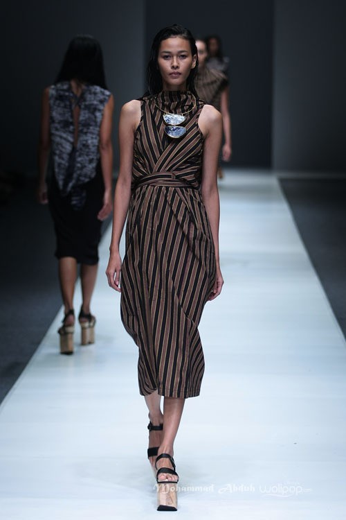 Lulu Lutfi Labibi Eyes to the Future Dewi Fashion Knight. Jakarta Fashion Week 2016 at Senayan City. Jakarta. [Foto: Mohammad Abduh/Wolipop]